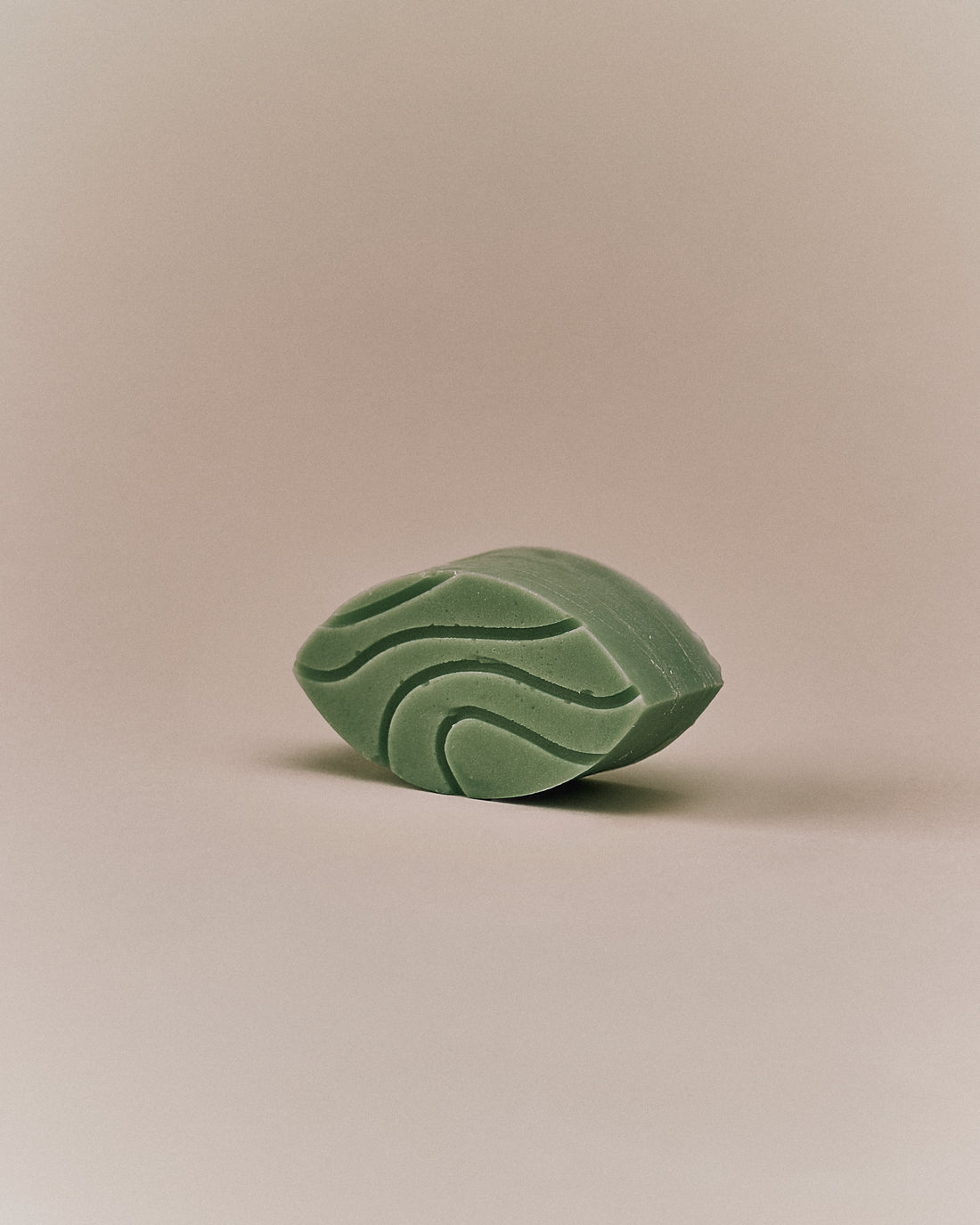 Nhuka Honey Myrtle conditioner bar shown at an angle with botanical swirl design. Handmade in Australia, silicone-free, pH-balanced, and made with organic ingredients for lightweight hydration and shine.