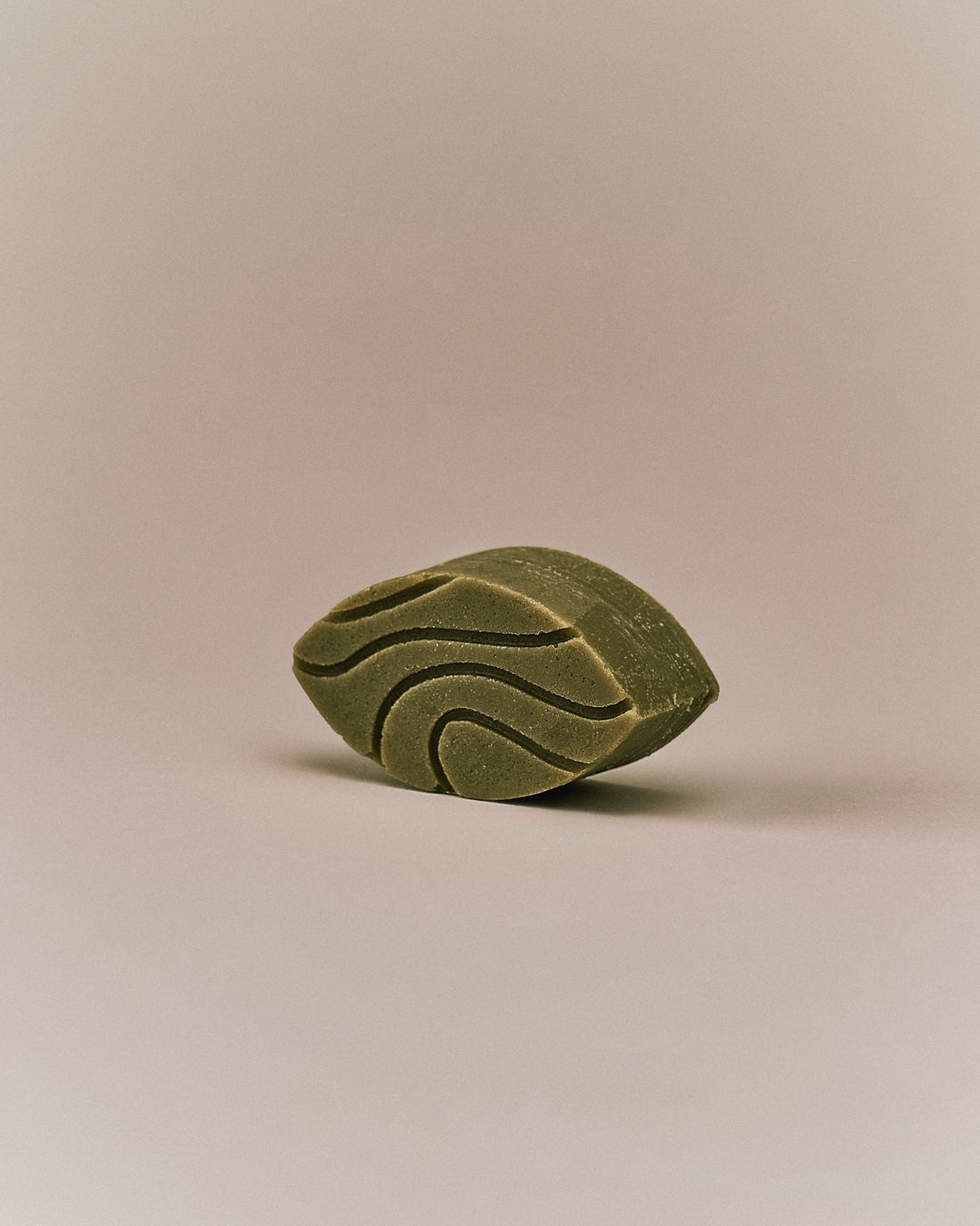 Nhuka Tea Tree conditioner bar shown at an angle. Handmade in Australia, sulfate- and silicone-free, pH-balanced to soothe itchy scalps and add shine.